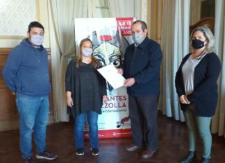 El Presidente del Concejo Deliberante hizo entrega de la Resolución que declara de Interés Comunitario el XV Festival Cervantino