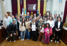 Reconocimiento a la piloto azuleña Magdalena Cos